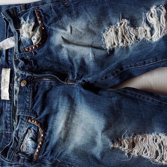 Abercrombie and Fitch - Picture 2 of 15